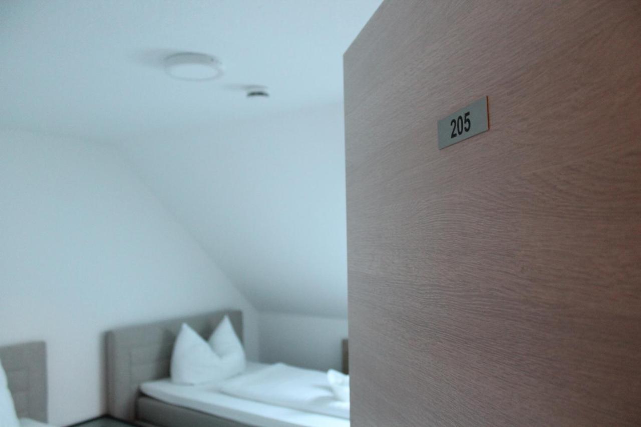 Gastehaus Hubertushof - 24h Check-in * Hausen (Wuerzburg)